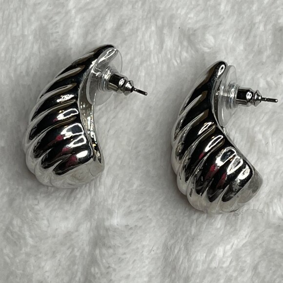 Vintage-Inspired Silver Spiral Hoop Earrings - Picture 2 of 4